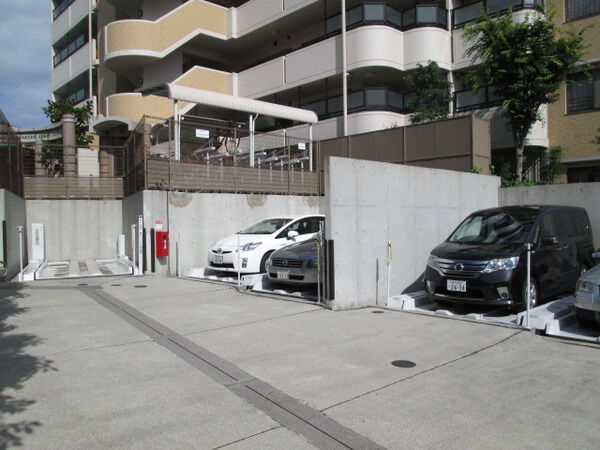 【夙川松園町アーバンライフ】駐車場