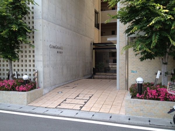 【コムグレイス西宮北口】エントランス外観 【コムグレイス西宮北口】エントランス外観