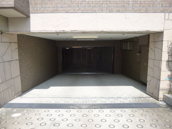 【ジークレフ夙川】駐車場入口