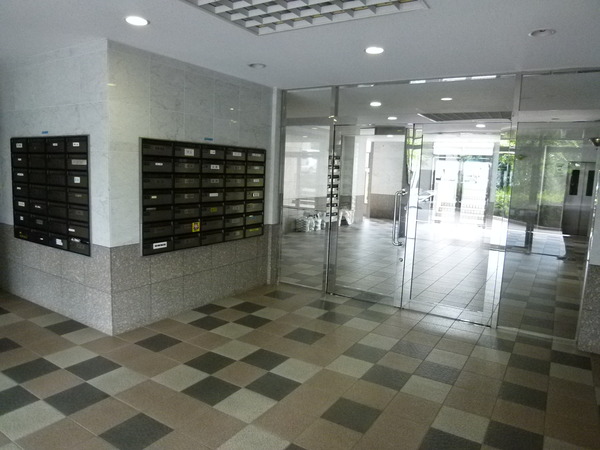 【グランドール逆瀬川】エントランス