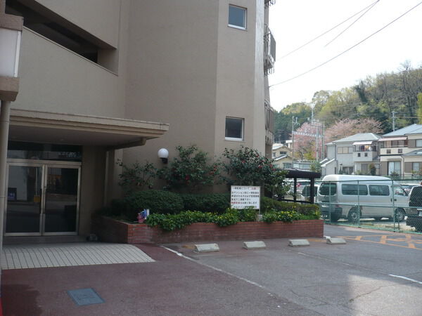 【ベルメゾン宝塚】エントランス入り口 【ベルメゾン宝塚】エントランス入り口