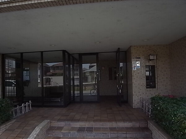 【フォルム逆瀬川】エントランス