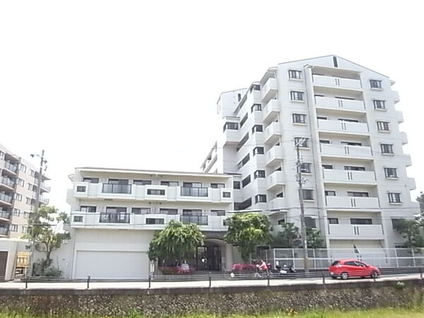 【ロイヤルコート逆瀬川】外観