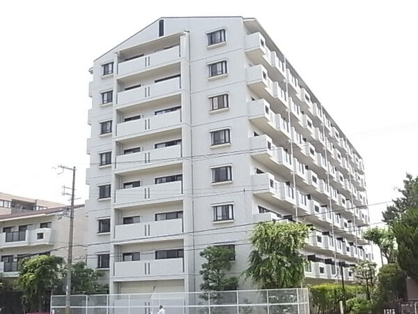 【ロイヤルコート逆瀬川】外観