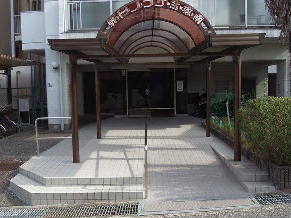 【朝日プラザ宝塚南】エントランス