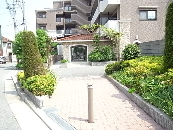 【ルネ宝塚南口パレノーブル】エントランス