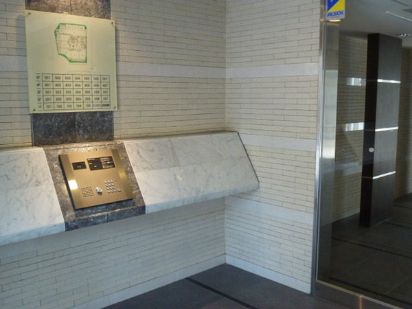 【ディークラディア学園前ブライトコート】エントランス 【ディークラディア学園前ブライトコート】エントランス