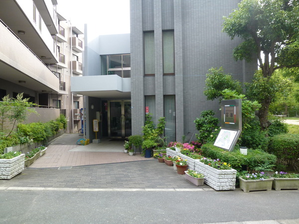 【ロイヤルヒルズ富雄】管理員室