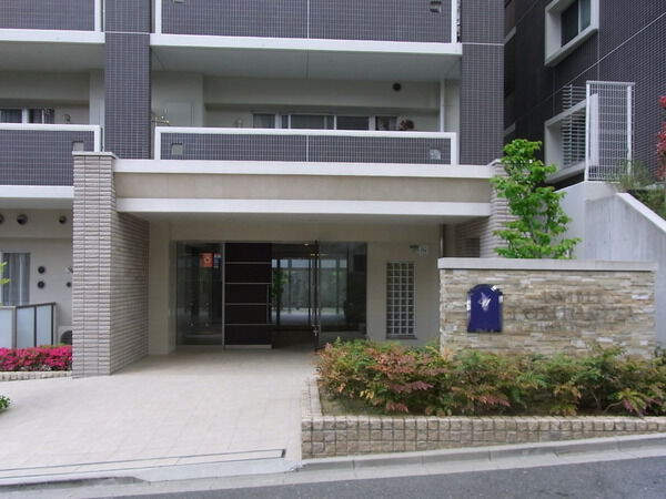 【ユニーブル富雄北エターナルレジデンス】正面入り口 【ユニーブル富雄北エターナルレジデンス】正面入り口