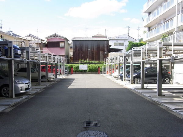 【クレアコート帝塚山】駐車場 【クレアコート帝塚山】駐車場