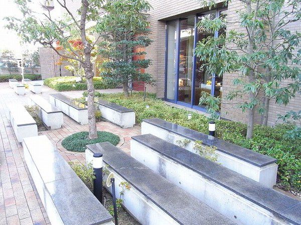 【サーパス笹沖一番館】アプローチ