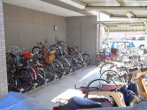 【サーパス笹沖一番館】駐輪場