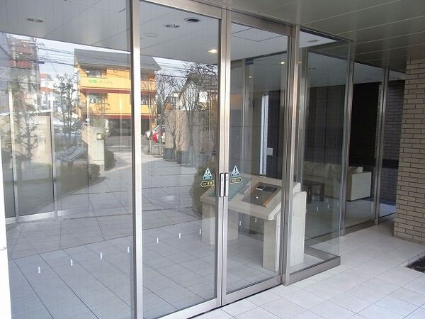 【サーパス鶴形公園】エントランス