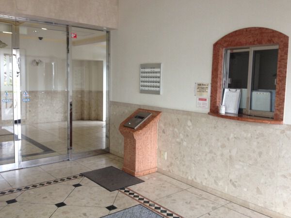 【アダージョ・トレ】エントランス 【アダージョ・トレ】エントランス