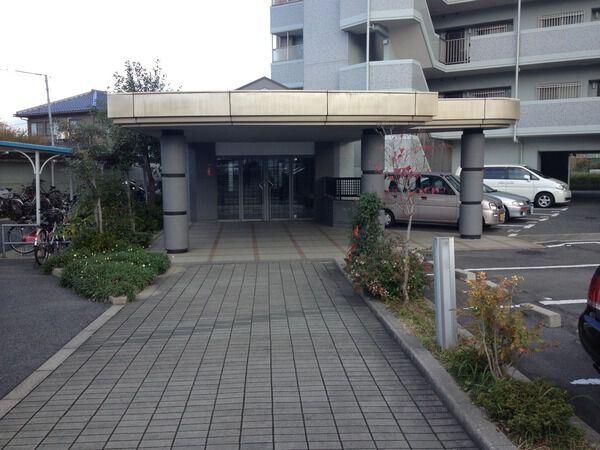 【スカイハイツ中須】エントランス 【スカイハイツ中須】エントランス