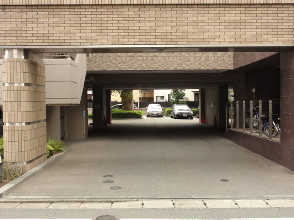 【エバーライフ南福岡】駐車場入口