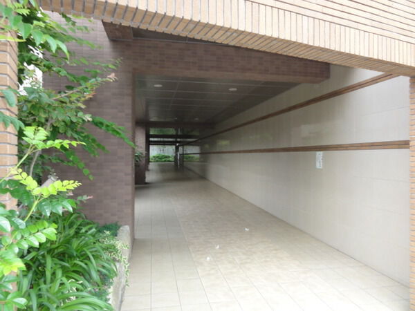 【MJR笹原】エントランスへ続くアプローチ 【MJR笹原】エントランスへ続くアプローチ