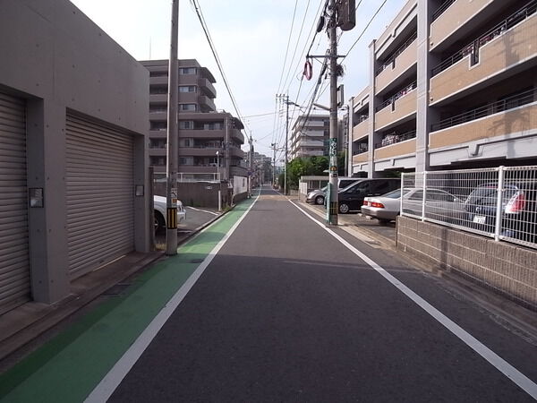 【パレローヤル西新】全面道路