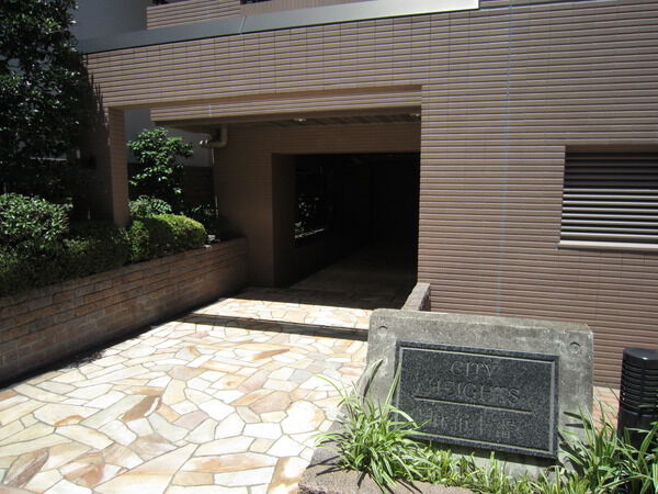 【シティハイツ麻布十番】エントランス前 【シティハイツ麻布十番】エントランス前