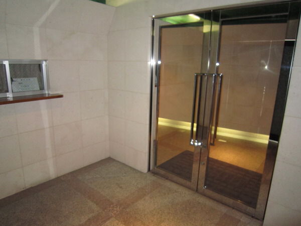 【東急ドエルアルス麻布十番】エントランス内 【東急ドエルアルス麻布十番】エントランス内