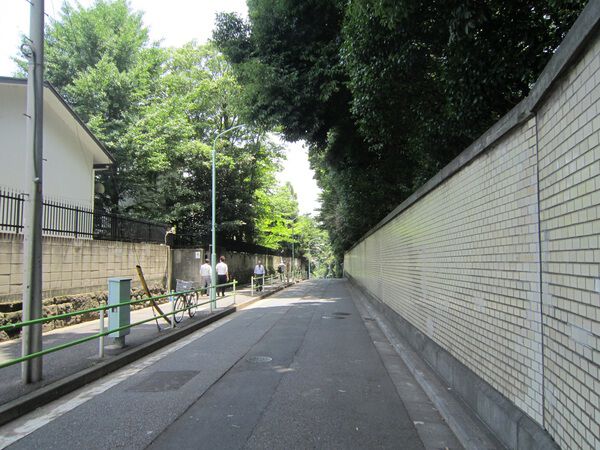 【秀和三田綱町レジデンス】前面道路 【秀和三田綱町レジデンス】前面道路