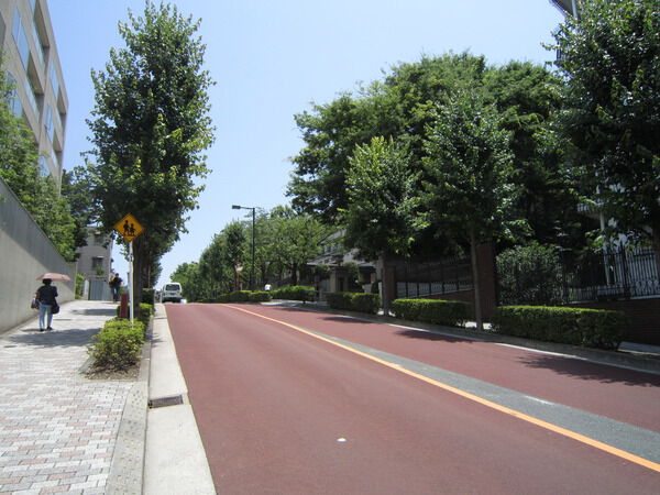 【秀和第2三田綱町レジデンス】前面道路