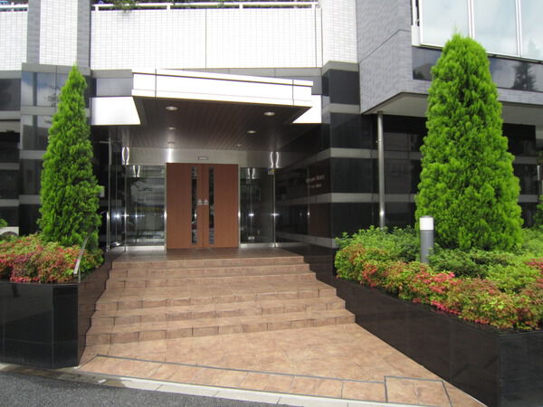 【グランスイート南麻布】エントランス