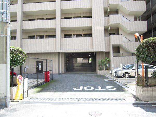 【イトーピア麻布】駐車場入口