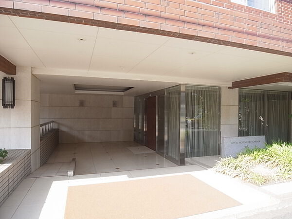 【ロイヤル元麻布ガーデン】エントランス 【ロイヤル元麻布ガーデン】エントランス