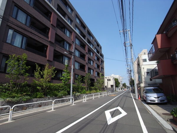 【ヴィークコート市谷加賀町】前面道路