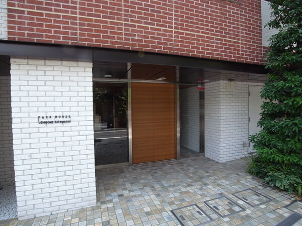 【パークハウス牛込北町】エントランス