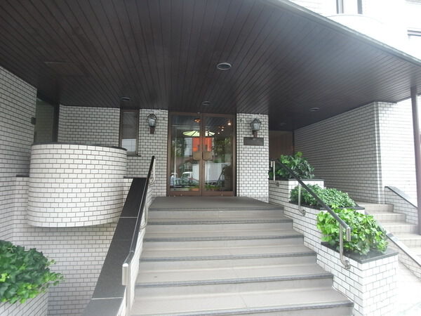 【クラウン青山】エントランス