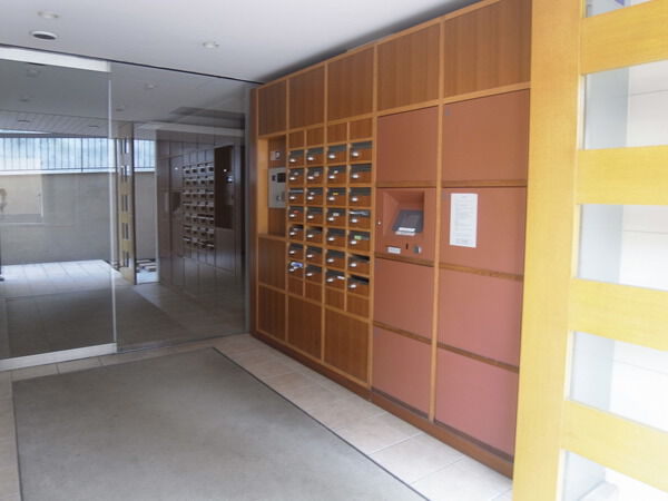 【ルミエール青山】エントランス 【ルミエール青山】エントランス