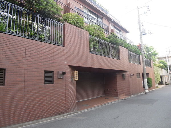 ドムス南麻布・東館