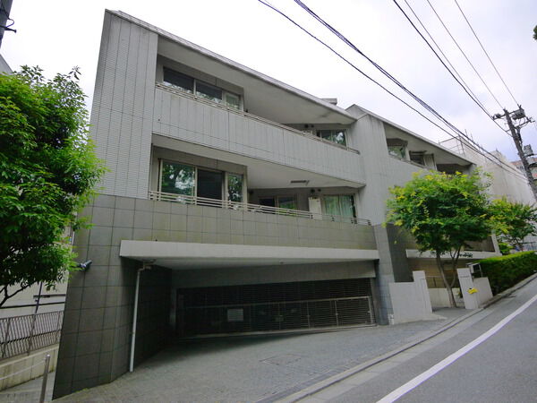 市谷逢坂ハウス