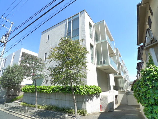 【ラフティス千歳船橋ロジュマン】外観