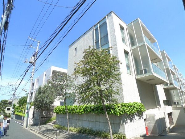 【ラフティス千歳船橋ロジュマン】外観