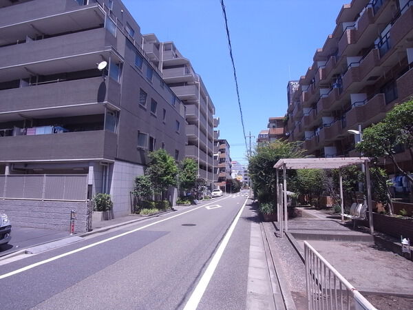 【デュオ千歳船橋】前面道路