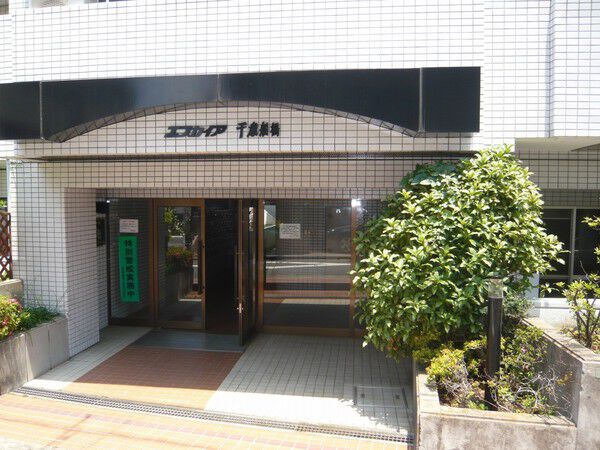 【エスカイア千歳船橋】エントランス