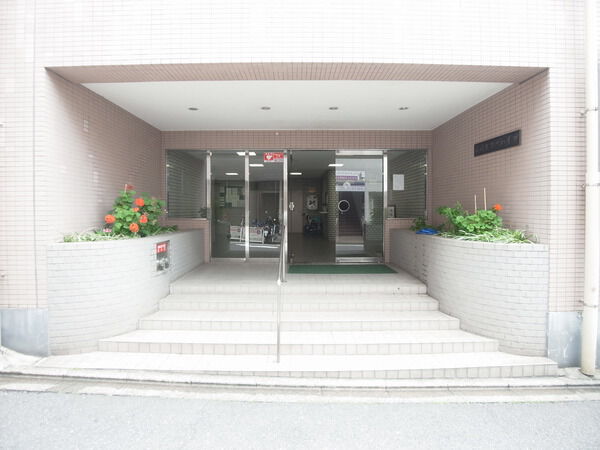 【成城エコーハイツ】エントランス