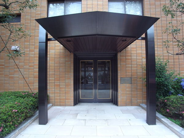 【東高ペアシティルーセント成城】エントランス