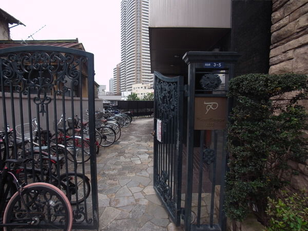 【プラネット市ヶ谷】エントランス前 【プラネット市ヶ谷】エントランス前