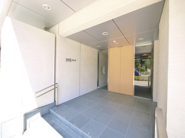 【パークリュクス西新宿】エントランス 【パークリュクス西新宿】エントランス