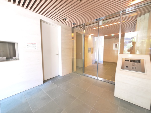 【パークリュクス西新宿】エントランス内 【パークリュクス西新宿】エントランス内