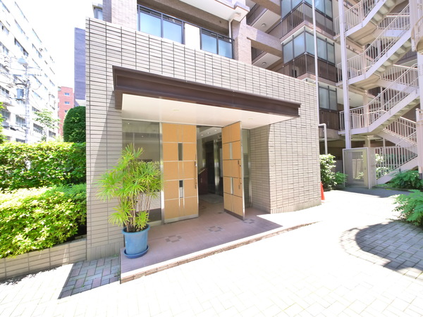 【朝日クレスパリオ北新宿】エントランス