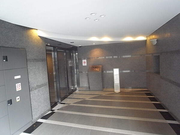 【ルーブル方南町】エントランス