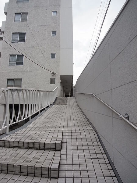 【ヴィラフローラ】エントランス