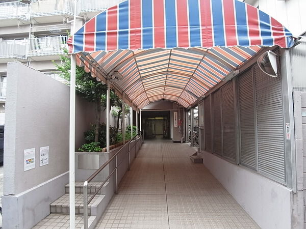 【メトロ中野新橋マンション】マンション入り口