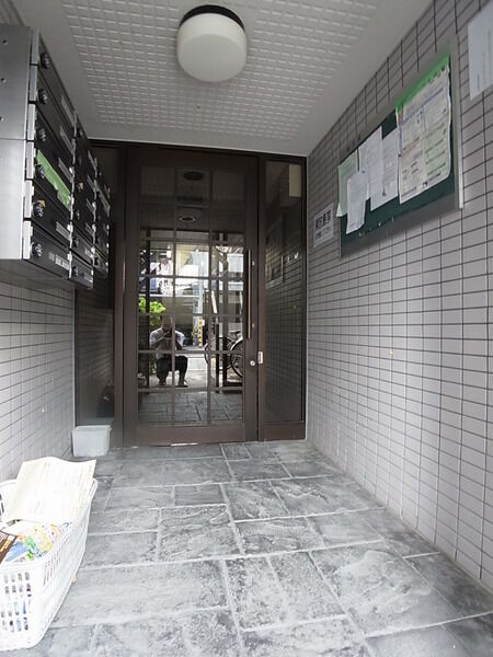 【シンアイプラザ中野本町】エントランス