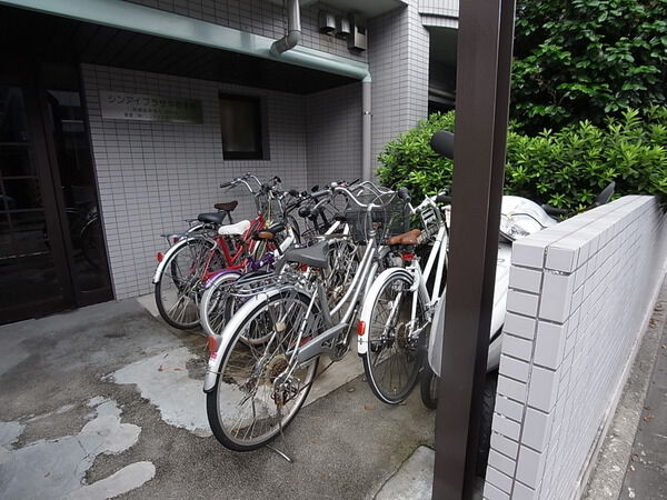 【シンアイプラザ中野本町】駐輪場 【シンアイプラザ中野本町】駐輪場